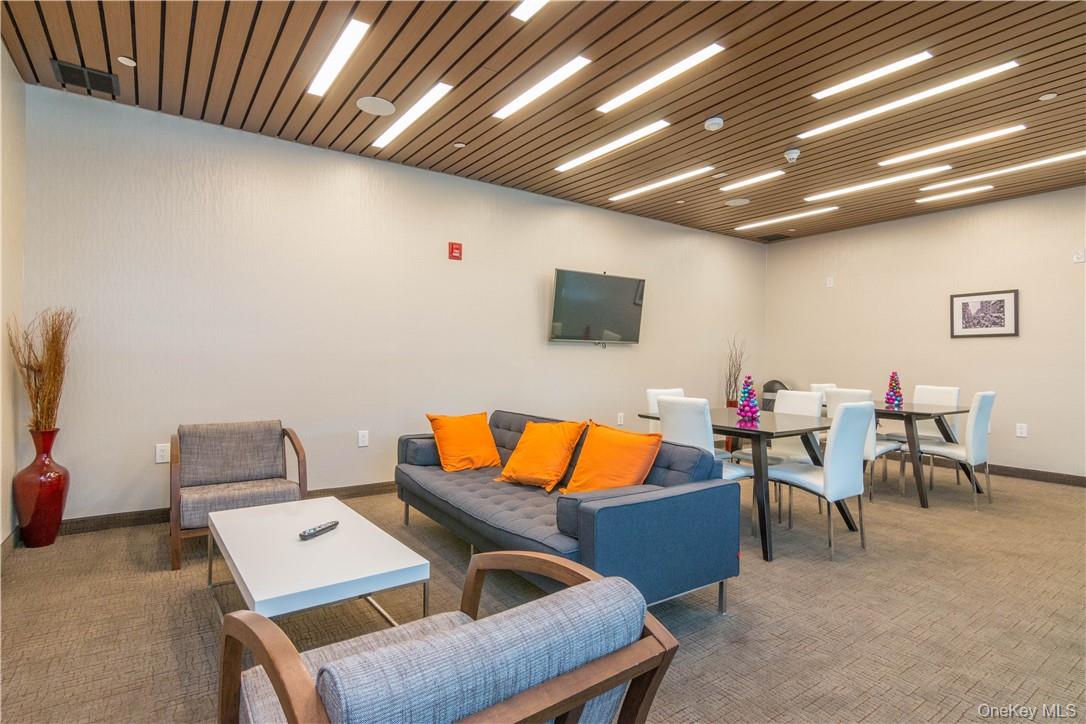 10 Dekalb Avenue Unit: 205