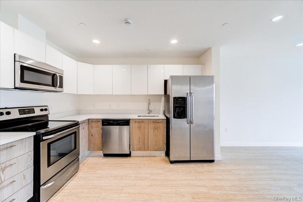 10 Dekalb Avenue Unit: 205