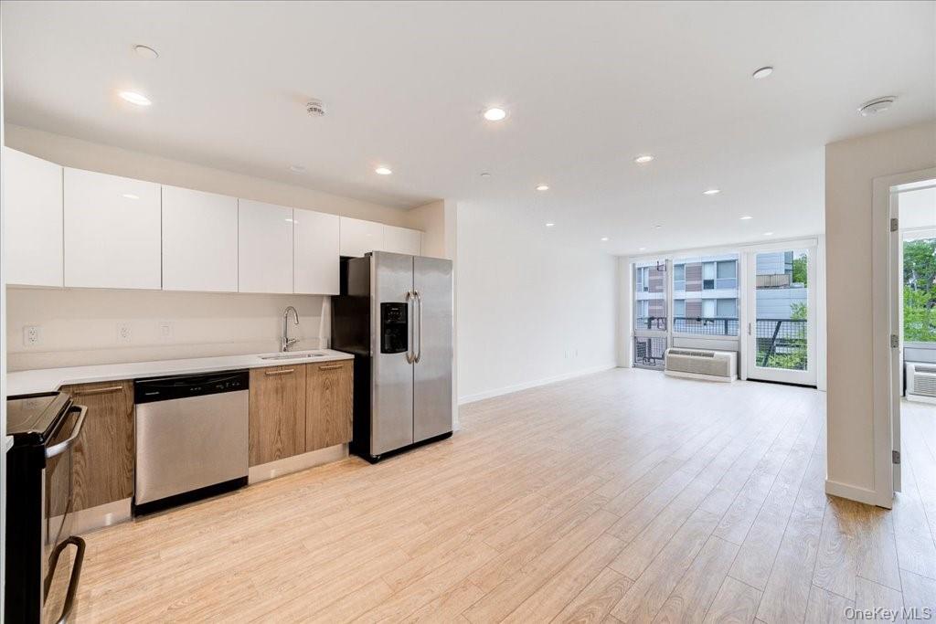 10 Dekalb Avenue Unit: 205