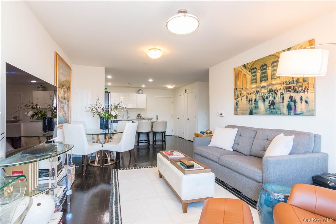 10 Dekalb Avenue Unit: 205