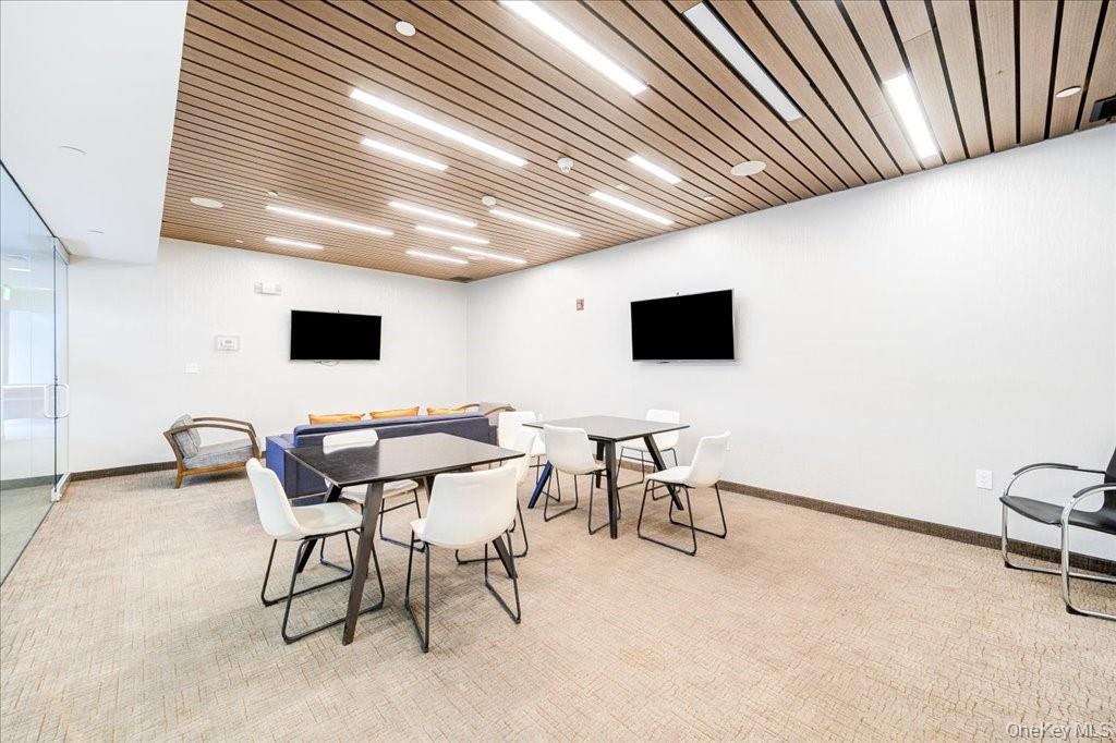 10 Dekalb Avenue Unit: 205