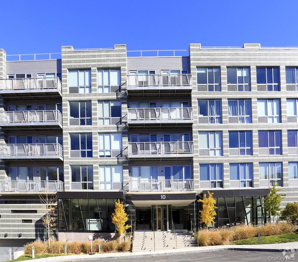 10 Dekalb Avenue Unit: 205