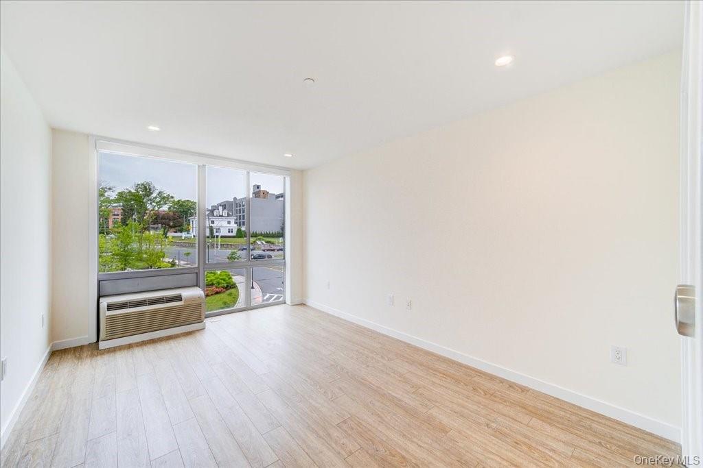 10 Dekalb Avenue Unit: 205