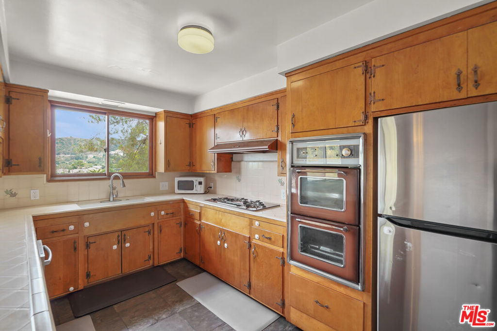 1247 Rock View Street