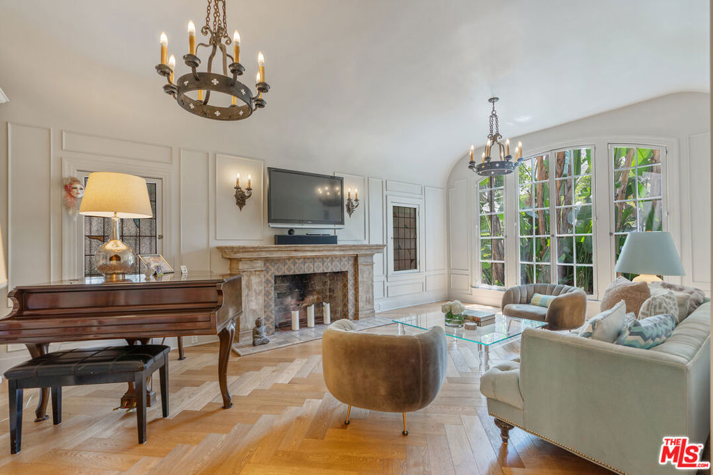 807 S Muirfield Road