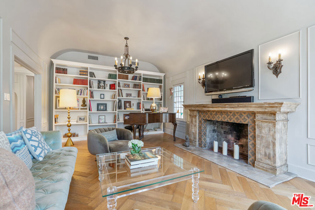 807 S Muirfield Road