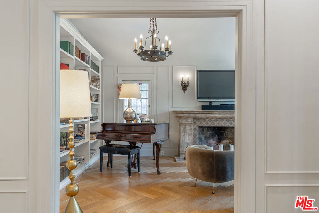 807 S Muirfield Road