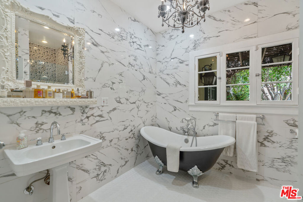 807 S Muirfield Road