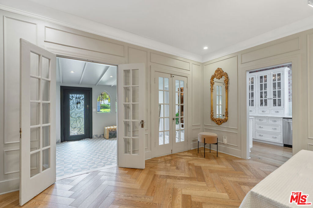 807 S Muirfield Road