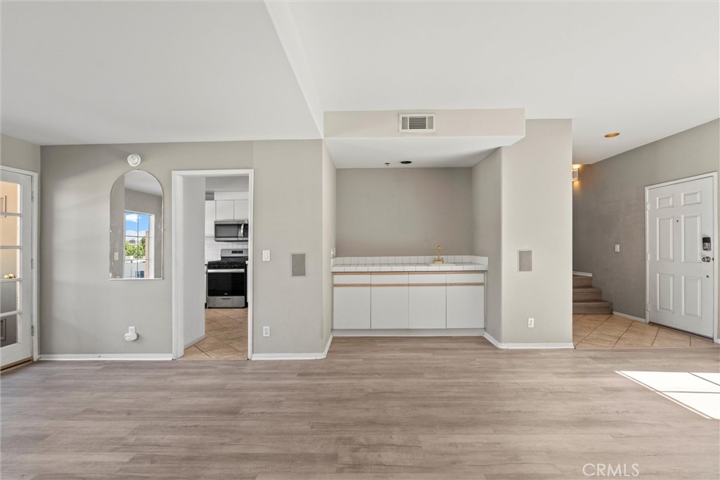 10925 Blix Street 309
