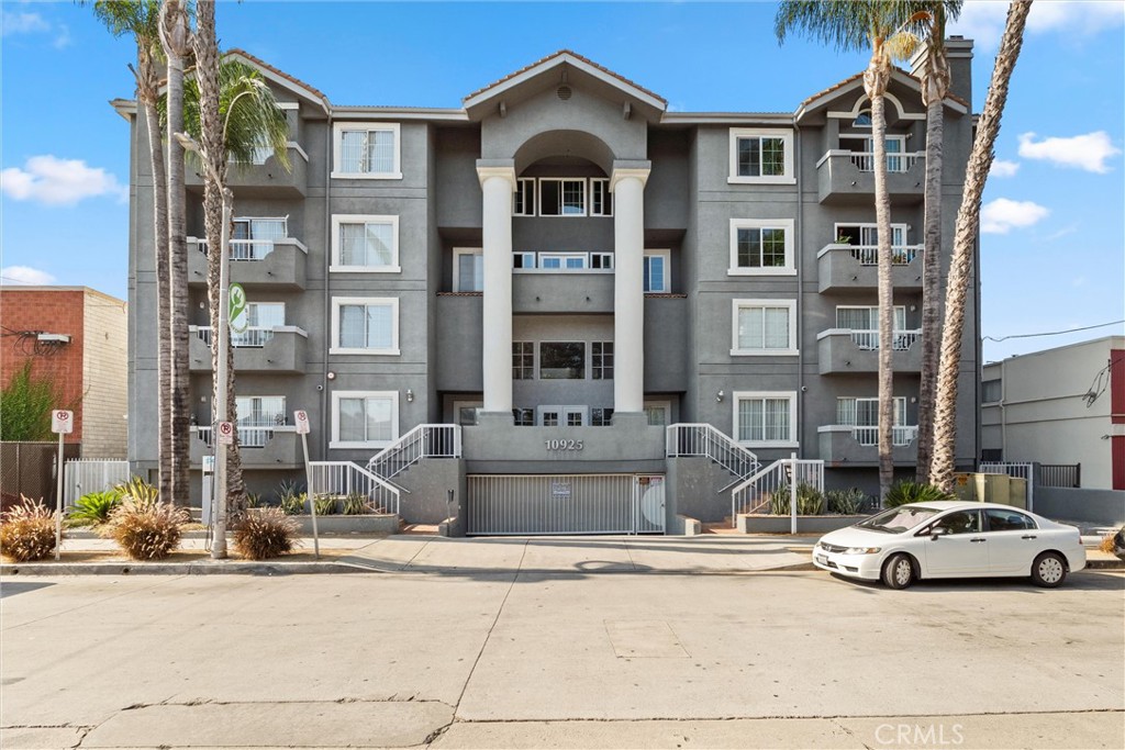 10925 Blix Street 309