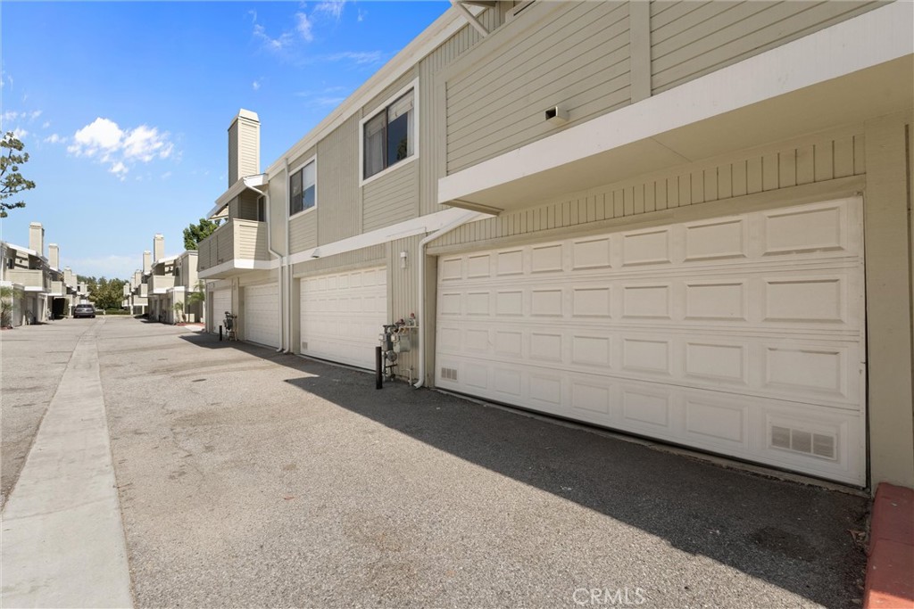 22133 Burbank Blvd #5 Avenue 5