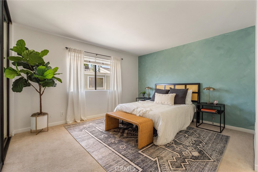 22133 Burbank Blvd #5 Avenue 5