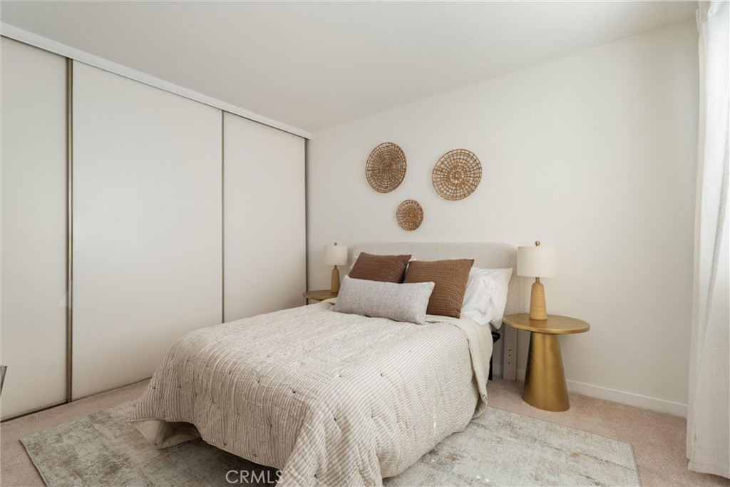 22133 Burbank Blvd #5 Avenue 5