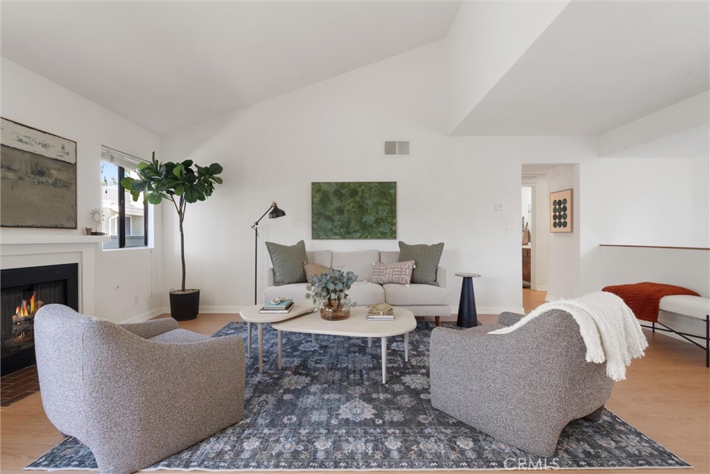 22133 Burbank Blvd #5 Avenue 5