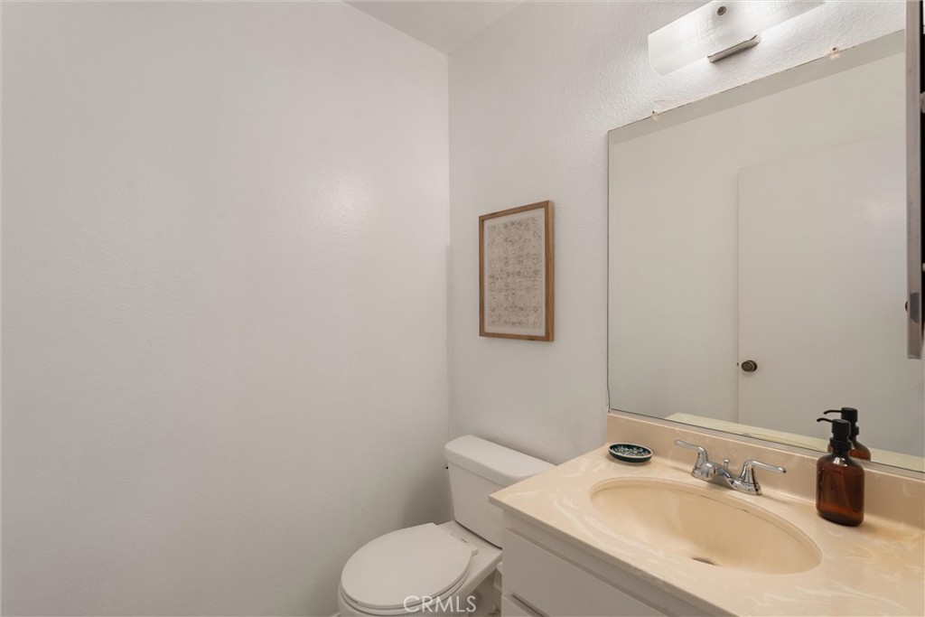 22133 Burbank Blvd #5 Avenue 5