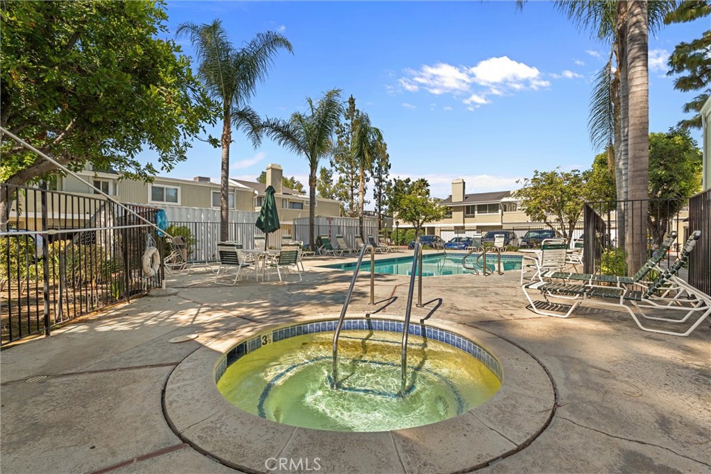 22133 Burbank Blvd #5 Avenue 5