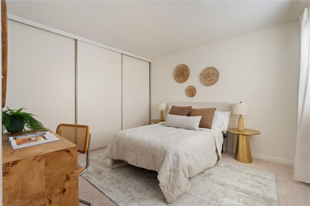 22133 Burbank Blvd #5 Avenue 5