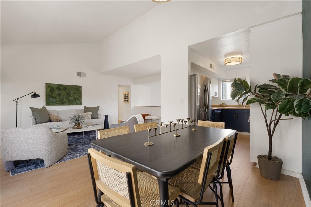 22133 Burbank Blvd #5 Avenue 5