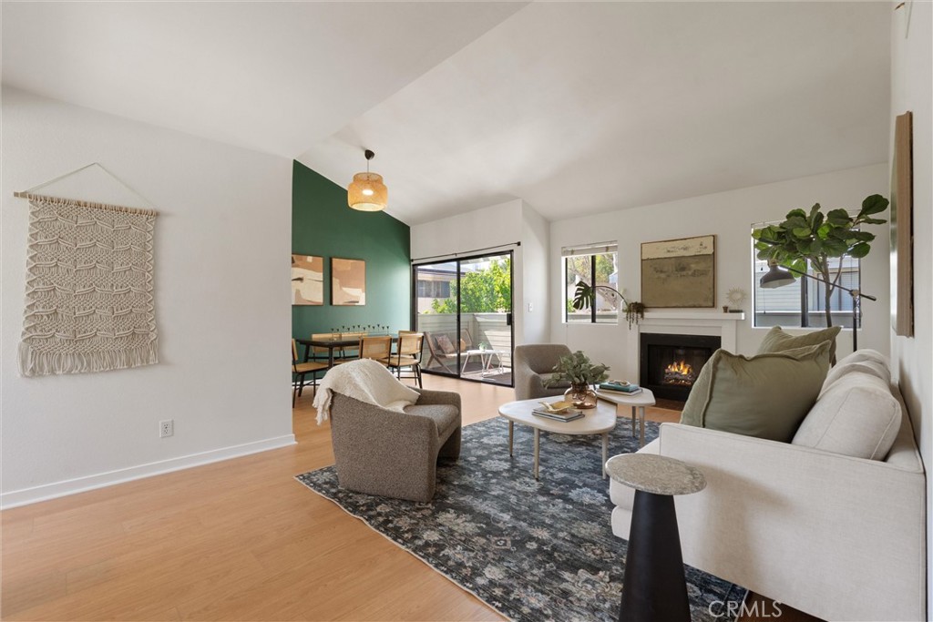 22133 Burbank Blvd #5 Avenue 5