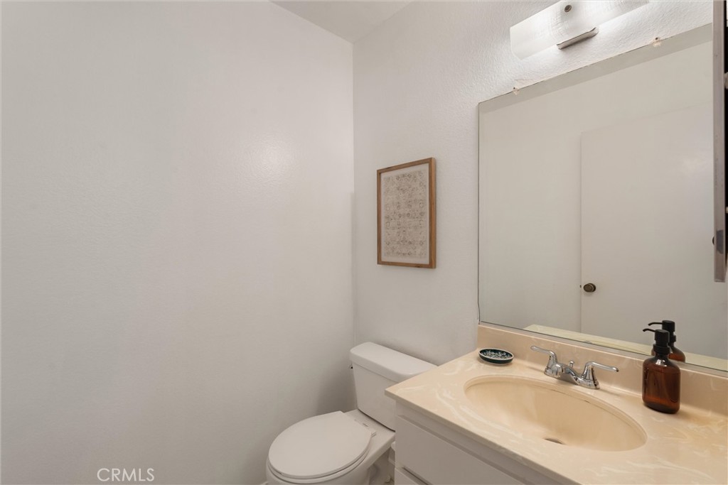 22133 Burbank Blvd #5 Avenue 5