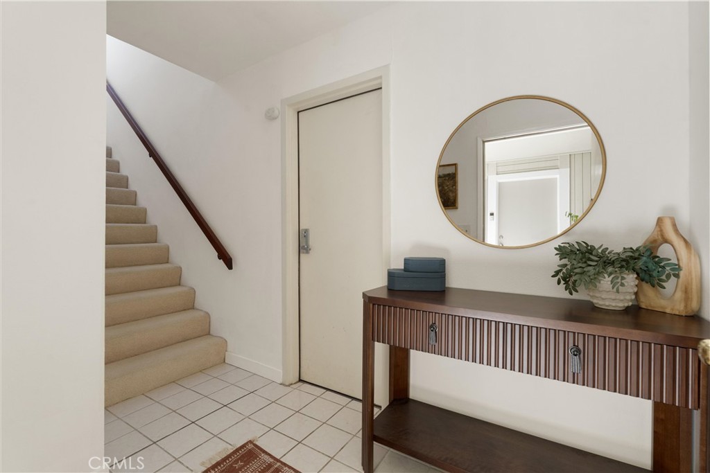 22133 Burbank Blvd #5 Avenue 5