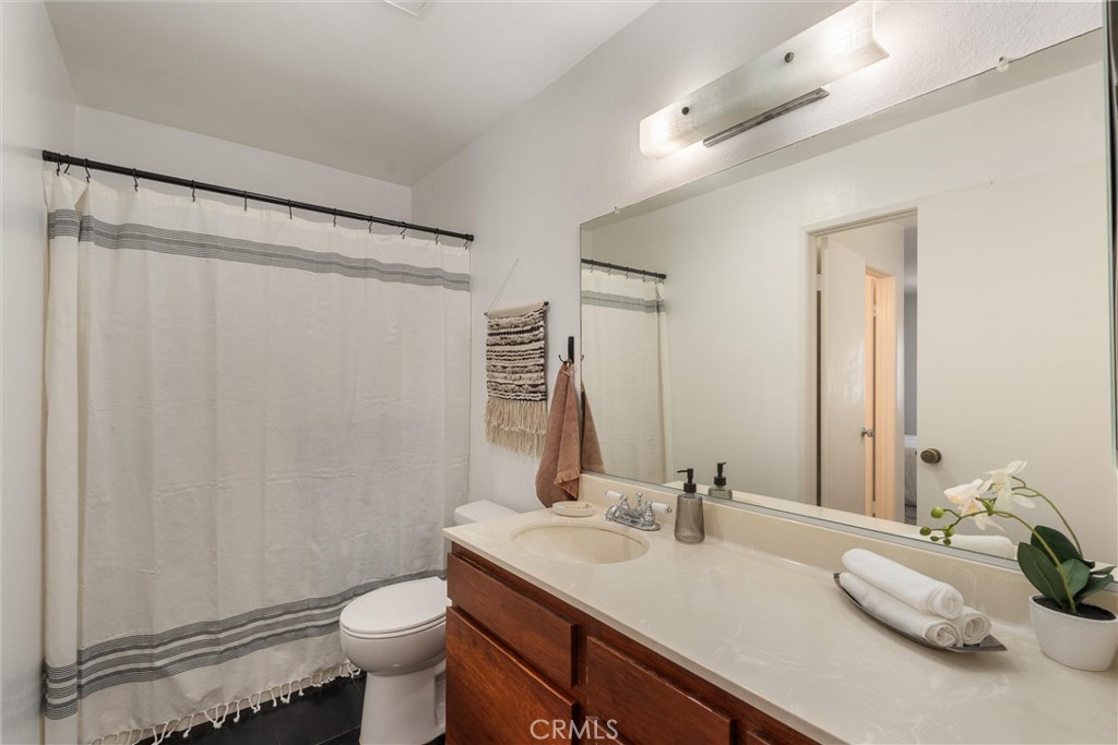 22133 Burbank Blvd #5 Avenue 5
