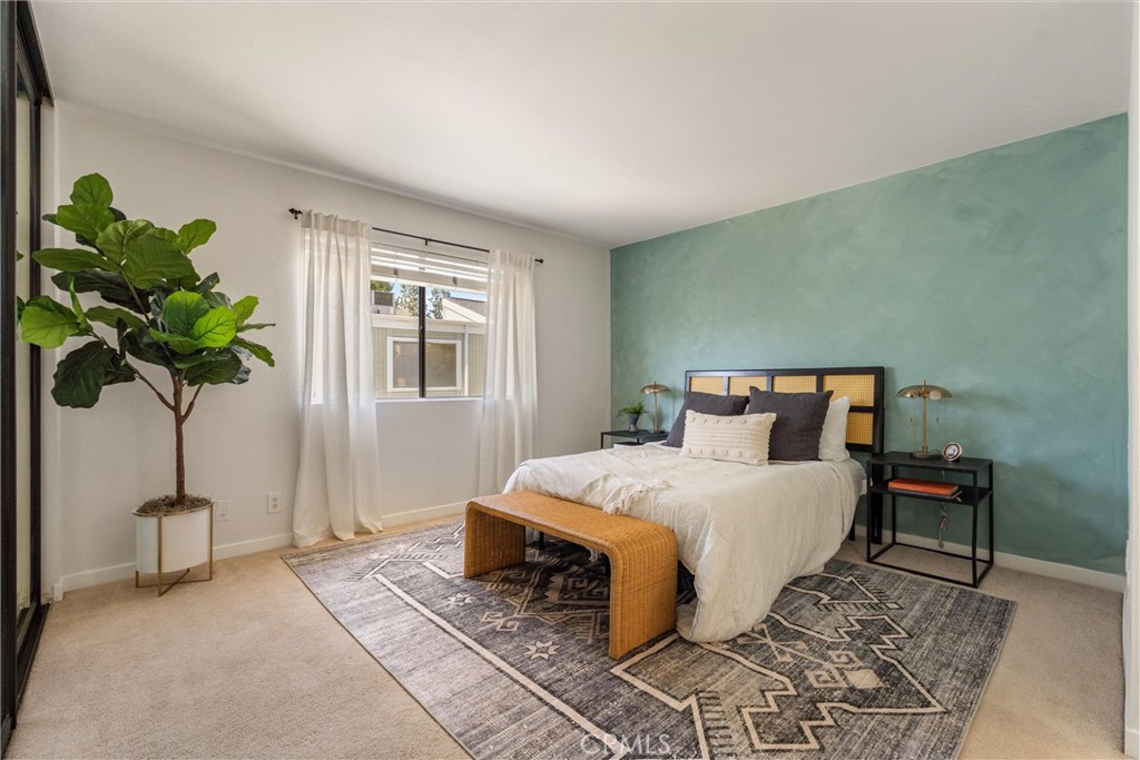 22133 Burbank Blvd #5 Avenue 5