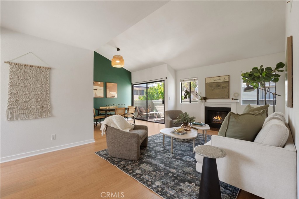 22133 Burbank Blvd #5 Avenue 5