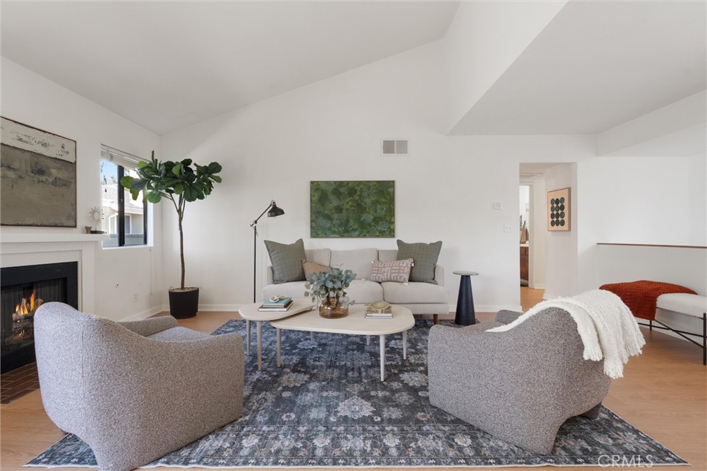 22133 Burbank Blvd #5 Avenue 5