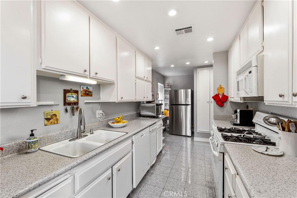 4248 Laurel Canyon Boulevard 206