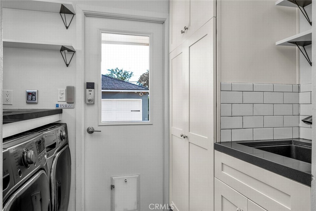 17614 Kittridge Street