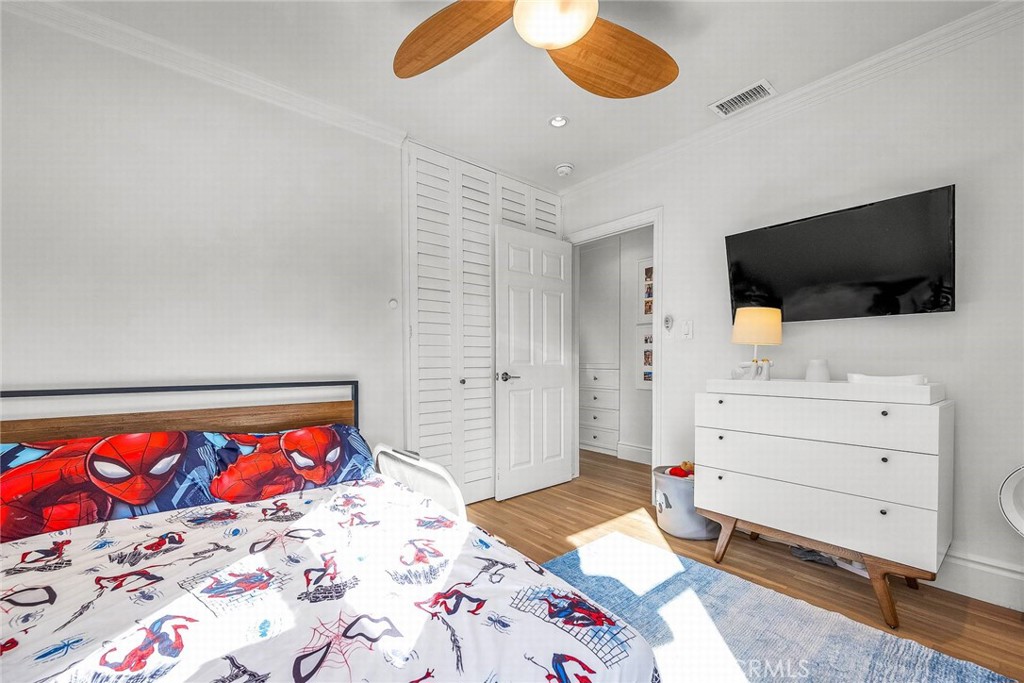 17614 Kittridge Street