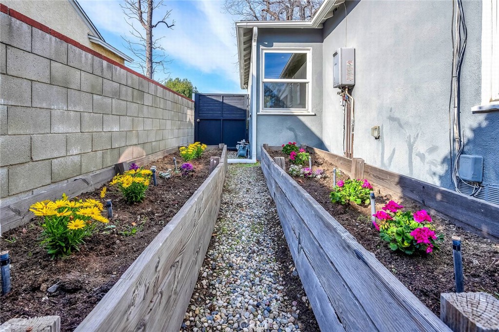 17614 Kittridge Street