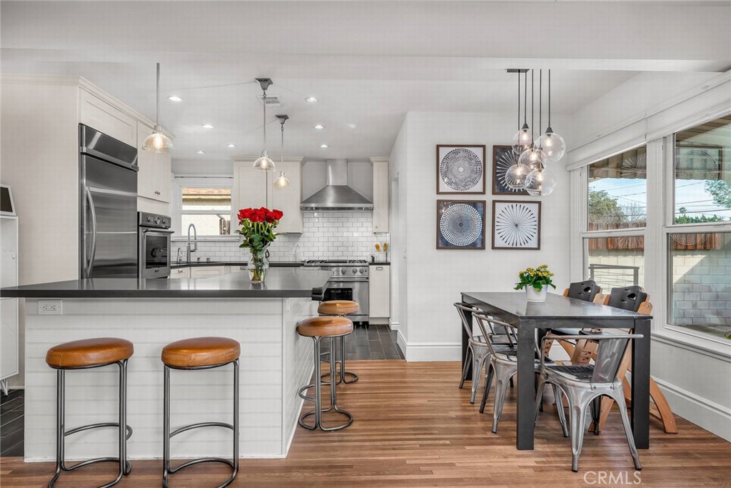 17614 Kittridge Street