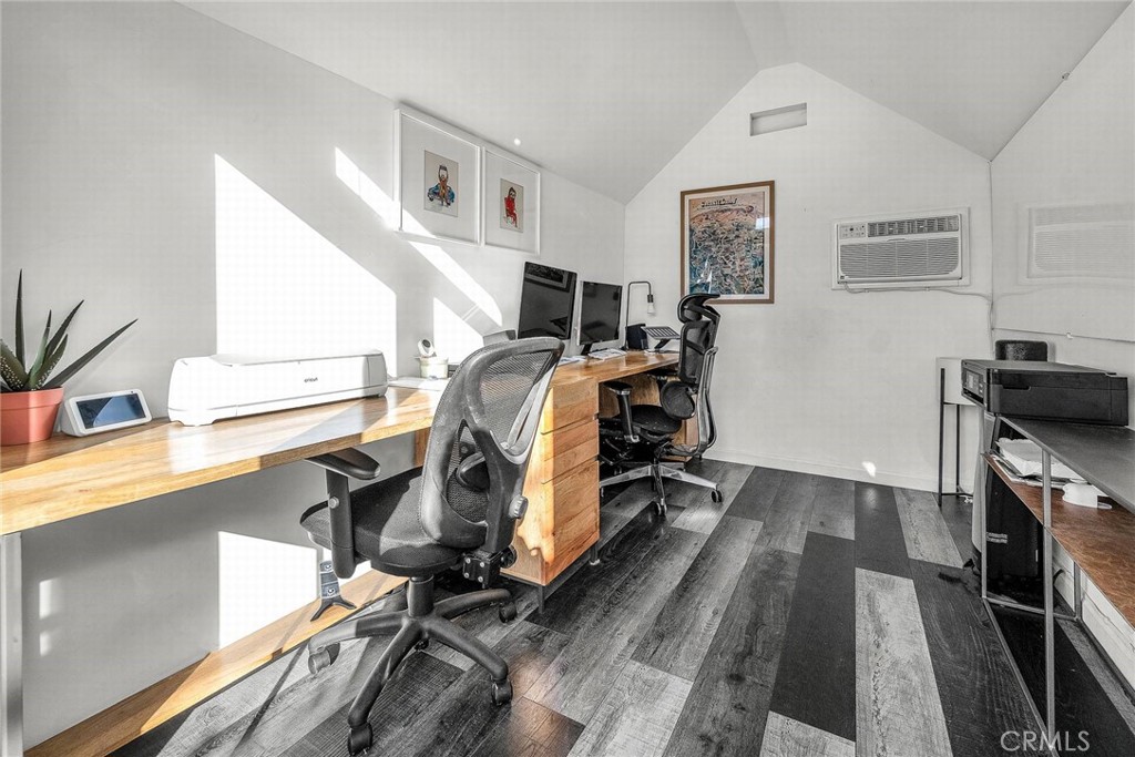 17614 Kittridge Street