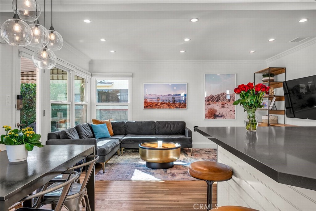 17614 Kittridge Street