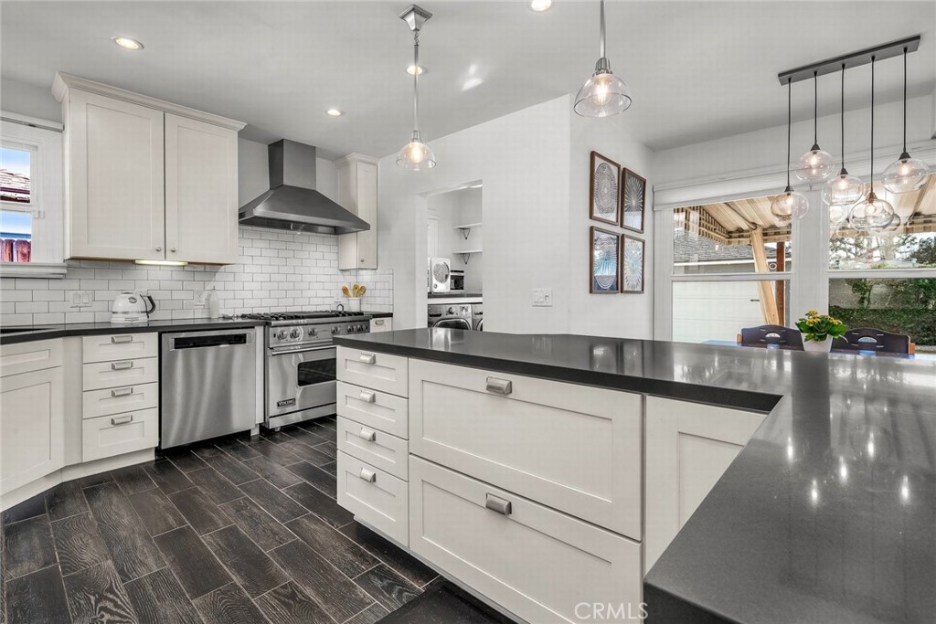 17614 Kittridge Street