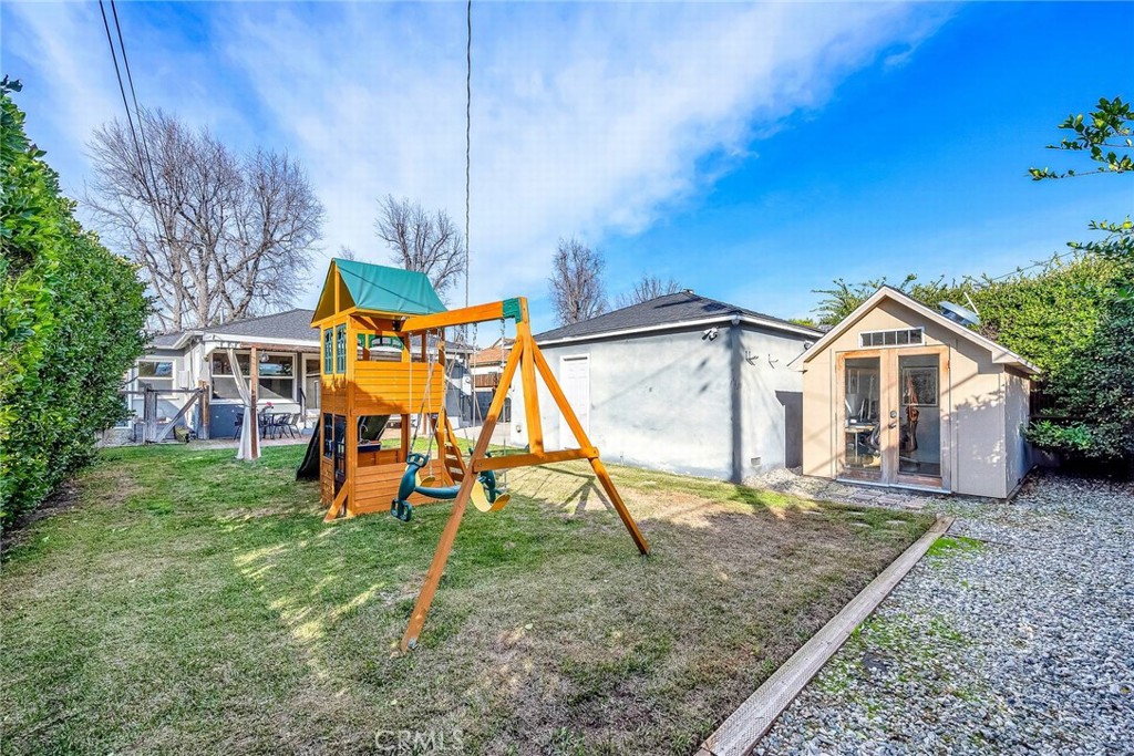 17614 Kittridge Street