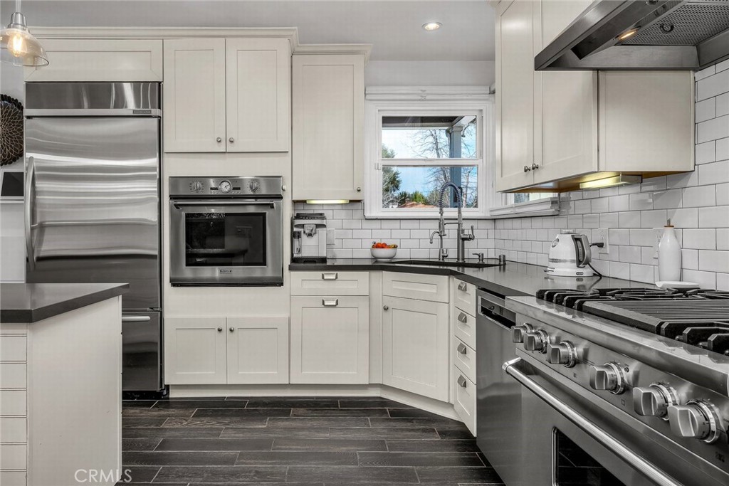 17614 Kittridge Street