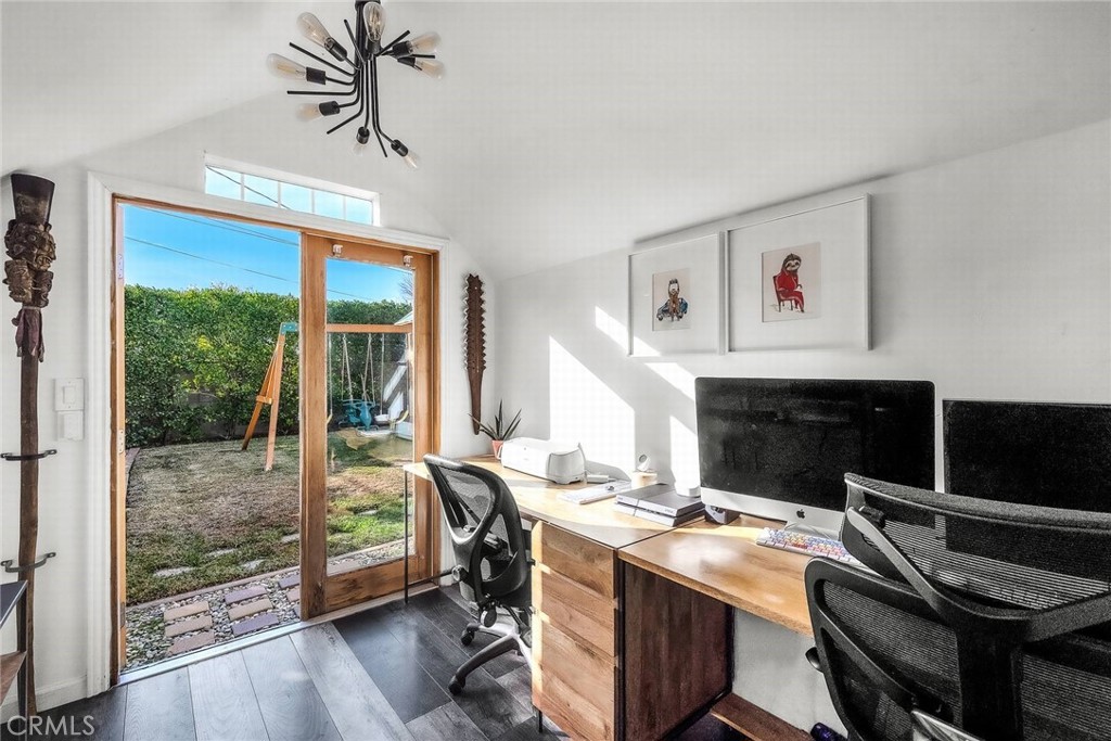 17614 Kittridge Street