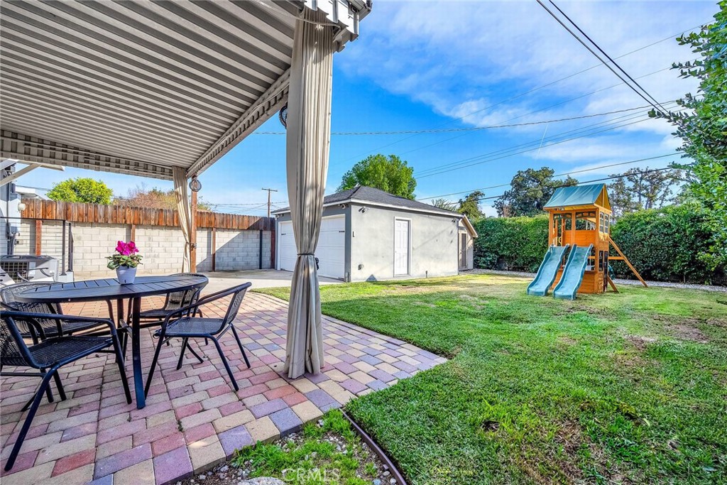 17614 Kittridge Street