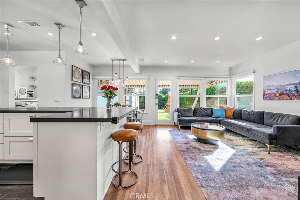 17614 Kittridge Street