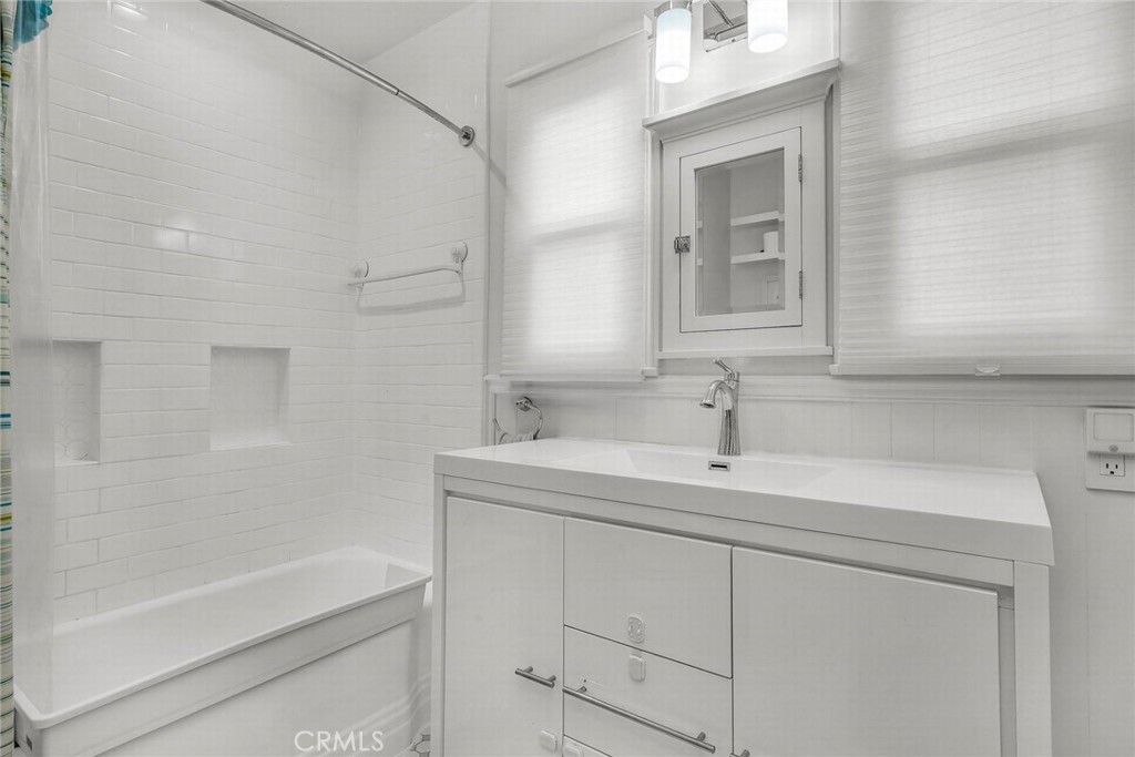 17614 Kittridge Street