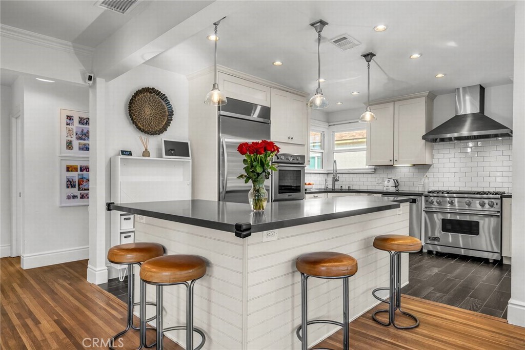 17614 Kittridge Street