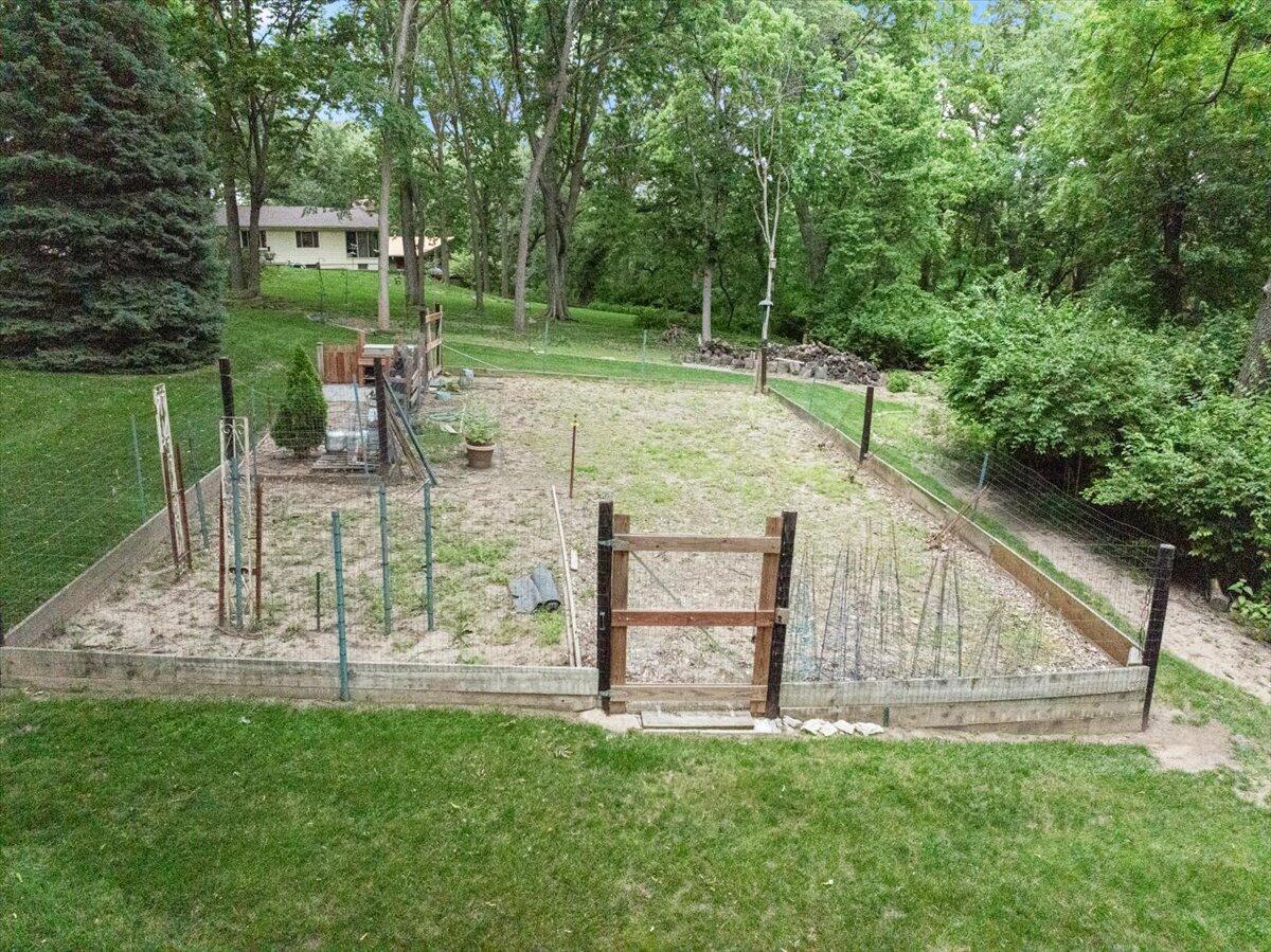 23 SCARLET OAKS Road