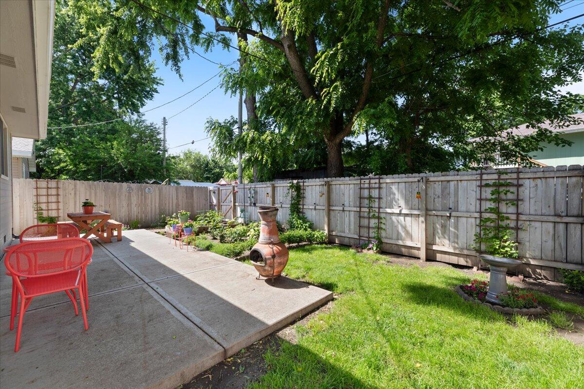106 BLACK HAWK Street