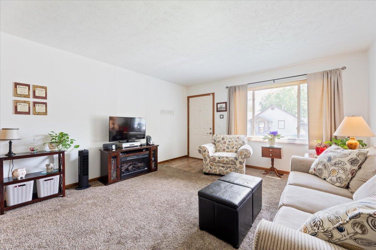 106 BLACK HAWK Street