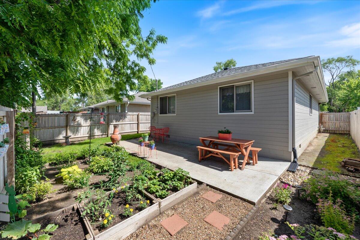 106 BLACK HAWK Street
