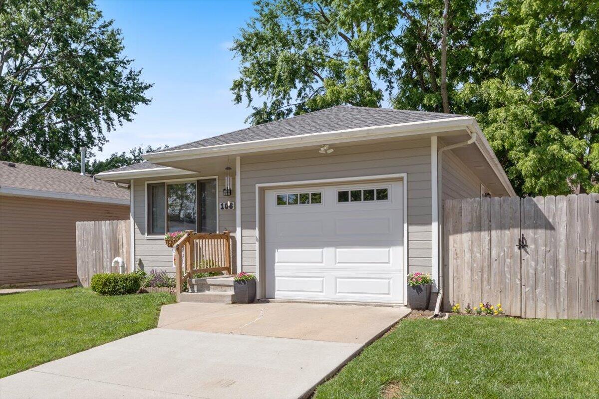 106 BLACK HAWK Street